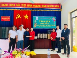 Trung tâm Bảo trợ xã hội Nghệ An tiếp đón nhóm thiện nguyện “Ươm mầm xanh Thiện tâm Hà Nội” thăm, tặng quà.