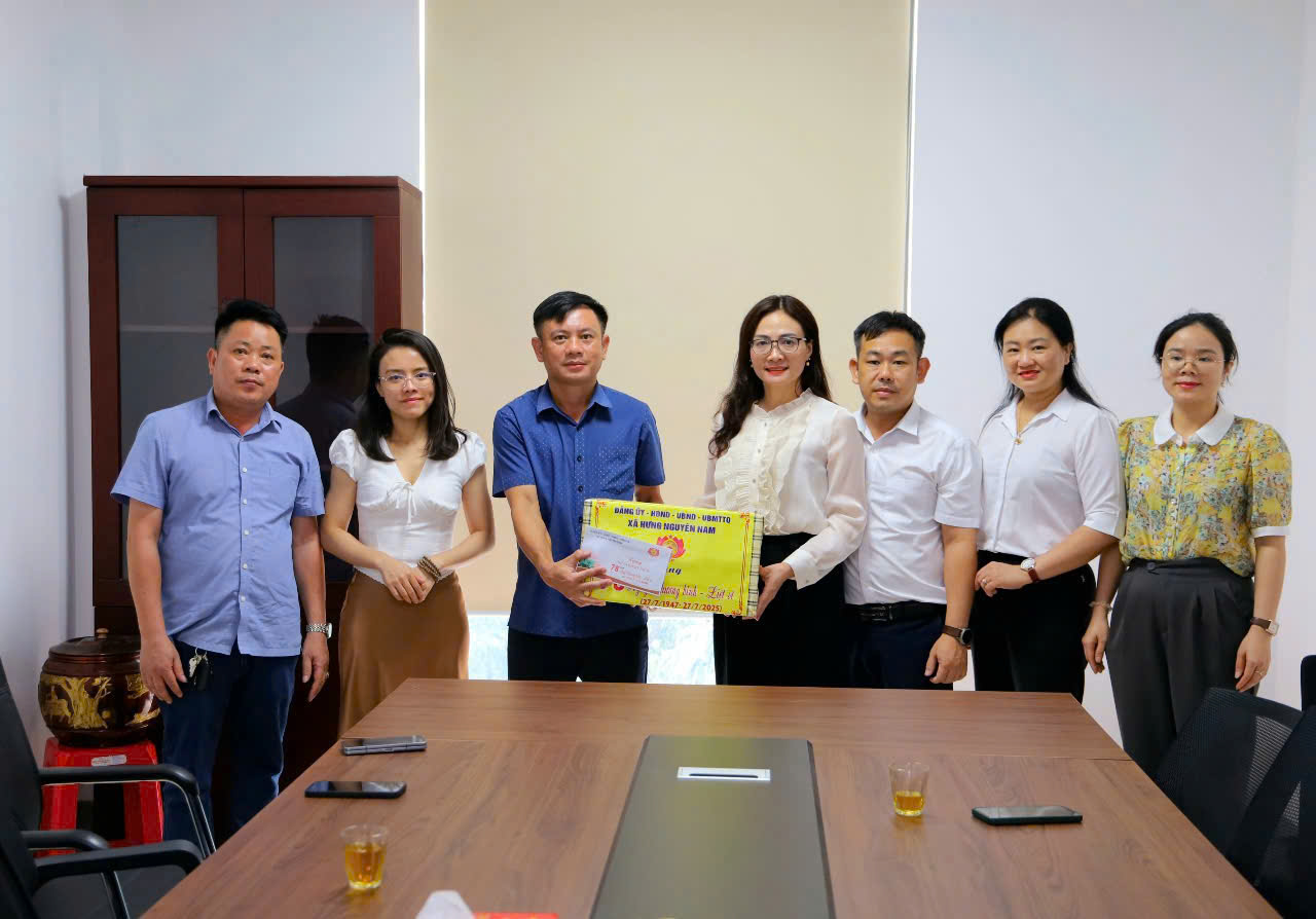 ĐOÀN XÃ HƯNG NGUYÊN NAM TẶNG QUÀ TRI ÂN