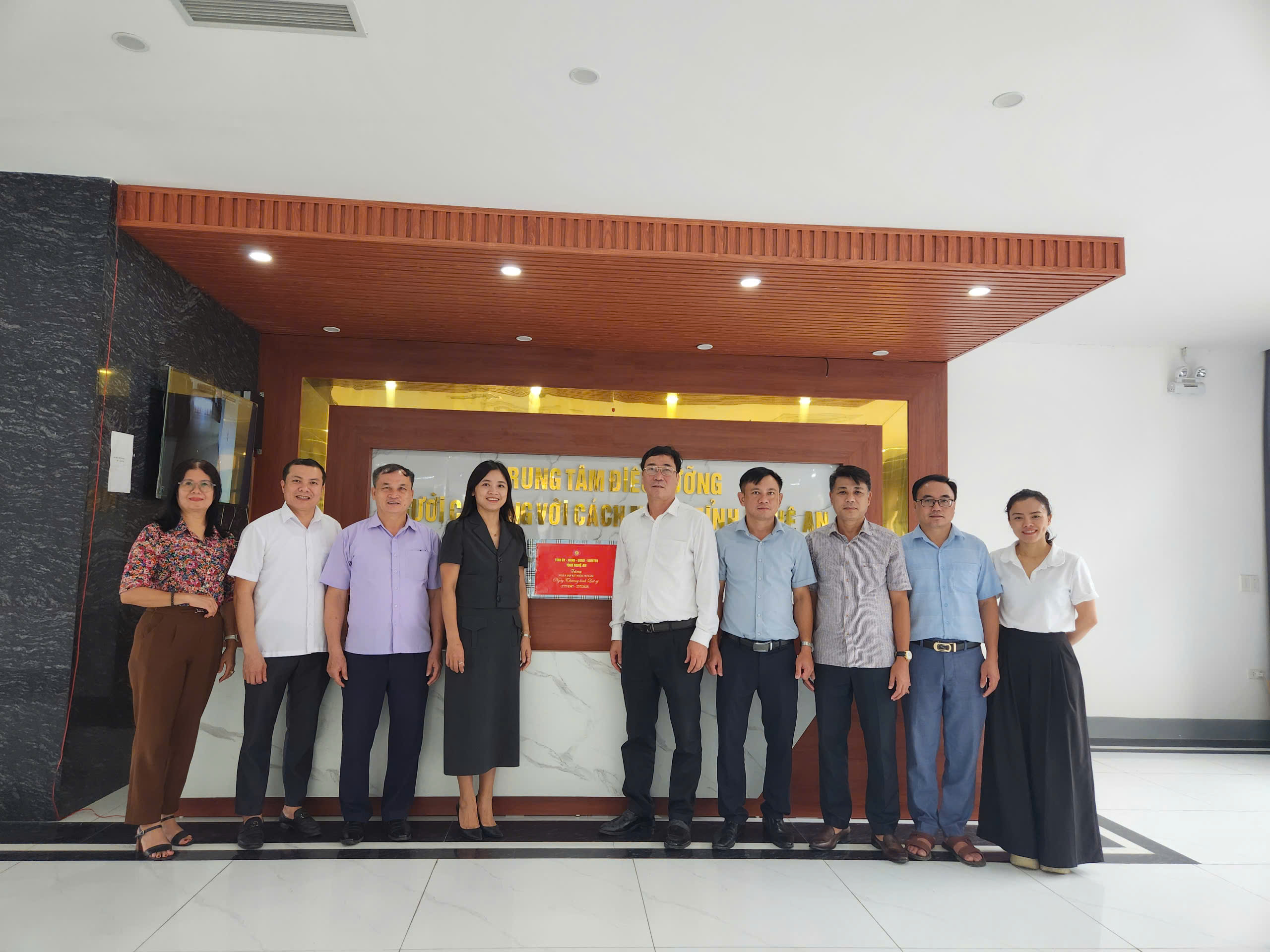 ĐOÀN SỞ NỘI VỤ TẶNG QUÀ TRI ÂN