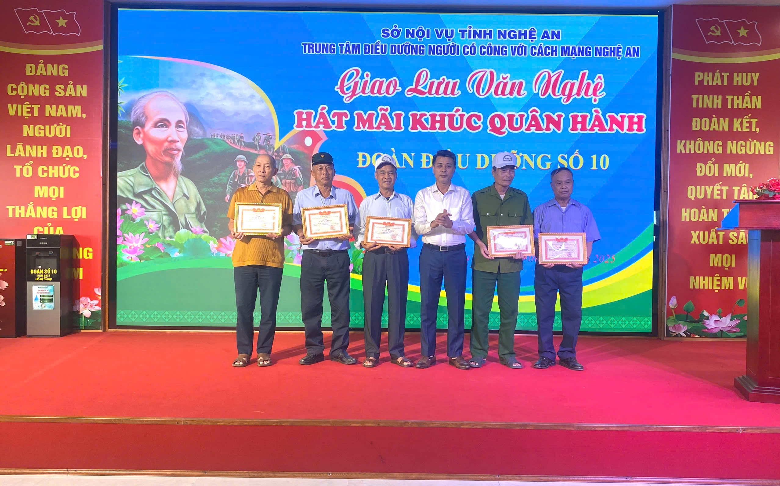 CHIA TAY ĐOÀN ĐIỀU DƯỠNG SỐ 10/2025