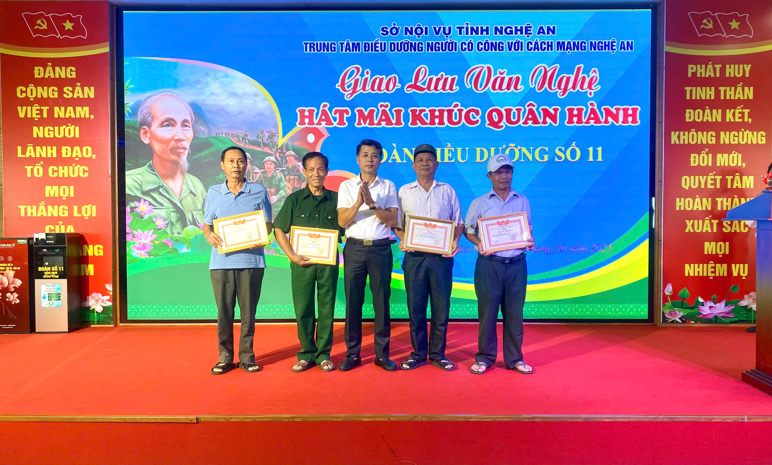 CHIA TAY ĐOÀN ĐIỀU DƯỠNG SỐ 11/2025