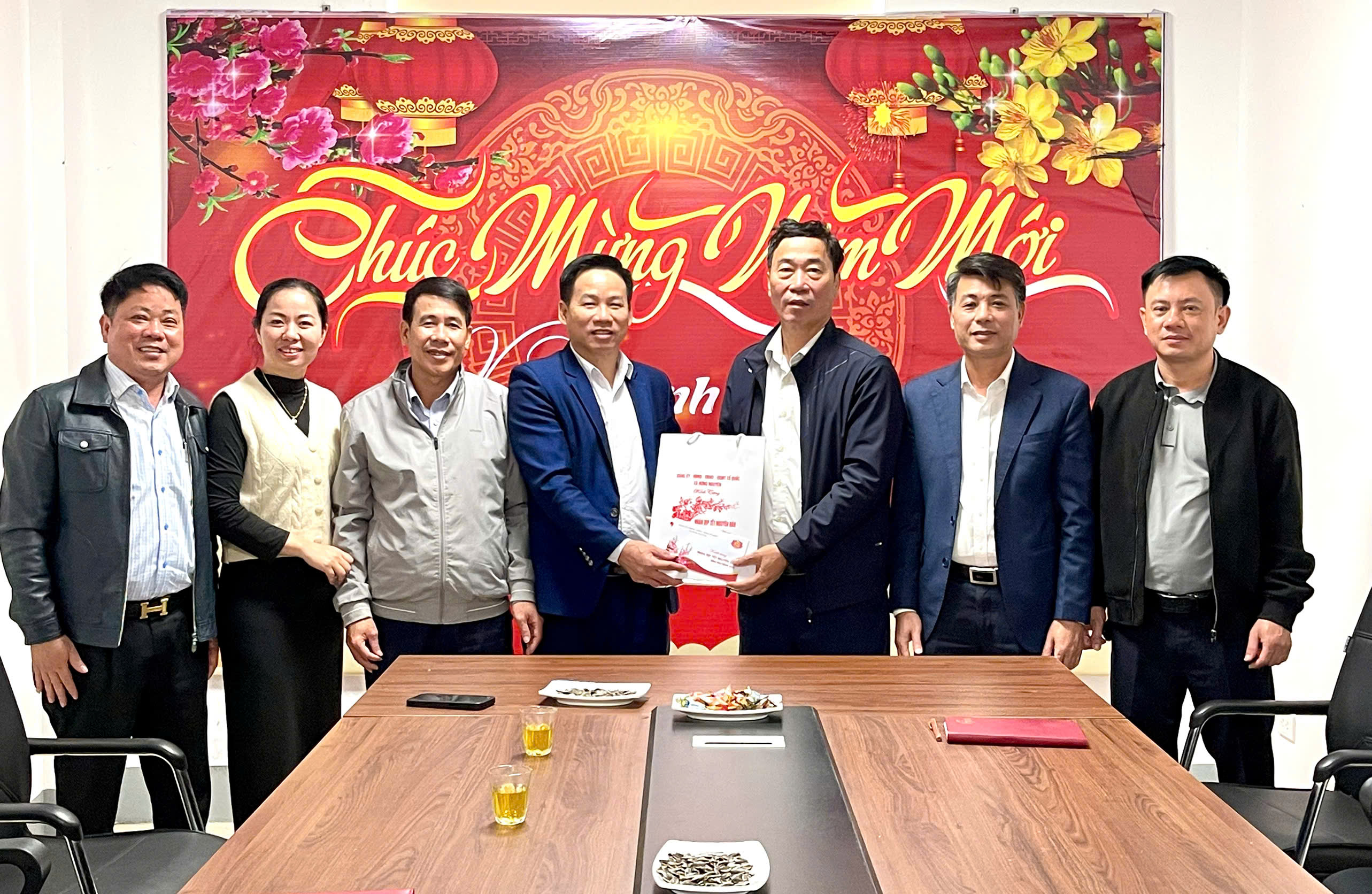 ĐOÀN XÃ HƯNG NGUYÊN TẶNG QUÀ TRUNG TÂM NHÂN DỊP XUÂN BÍNH NGỌ NĂM 2026