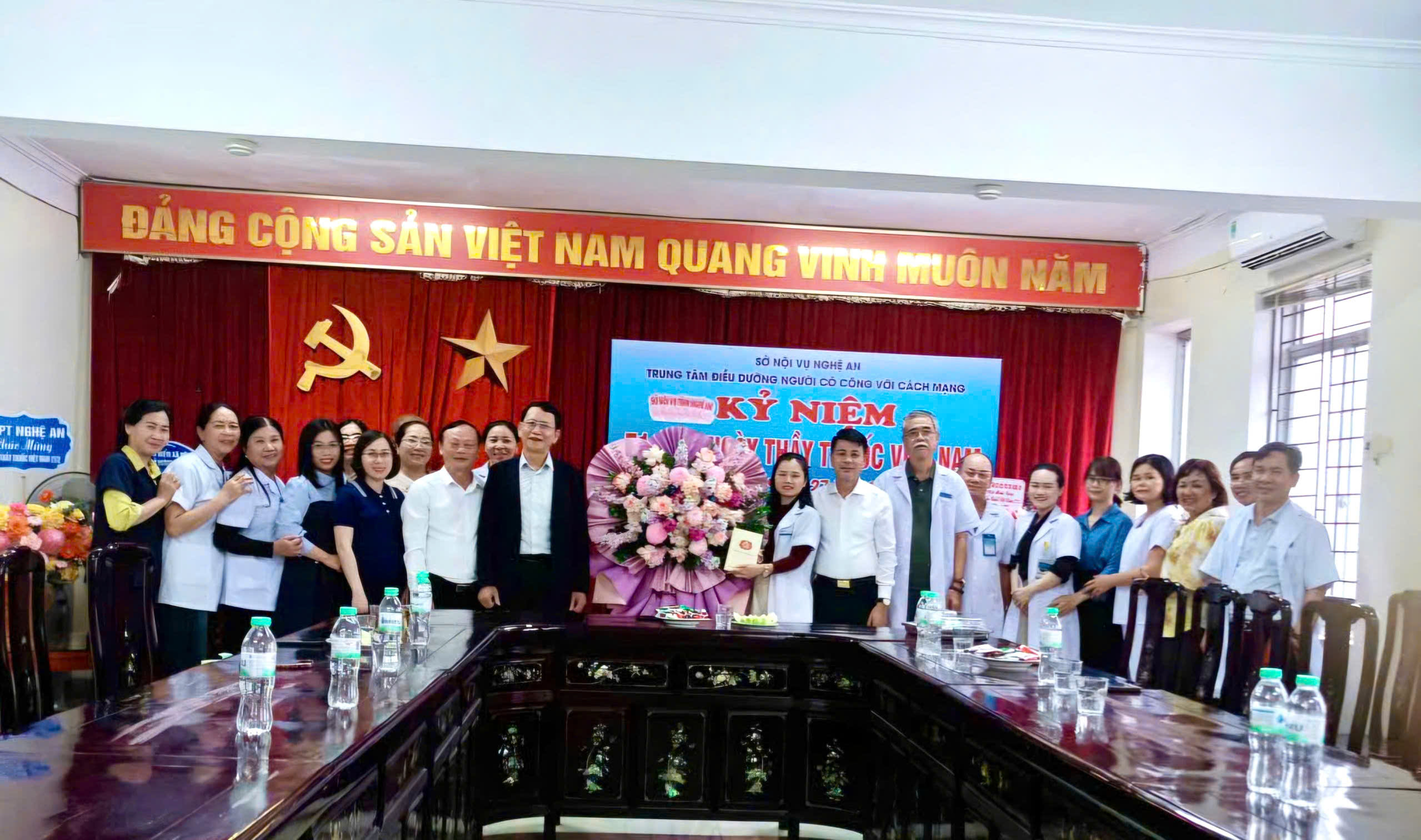 ĐOÀN LÃNH ĐẠO SỞ NỘI VỤ THĂM TẶNG QUÀ NHÂN 71 NĂM NGÀY THẦY THUỐC VIỆT NAM (27/02/1955 - 27/02/2026)