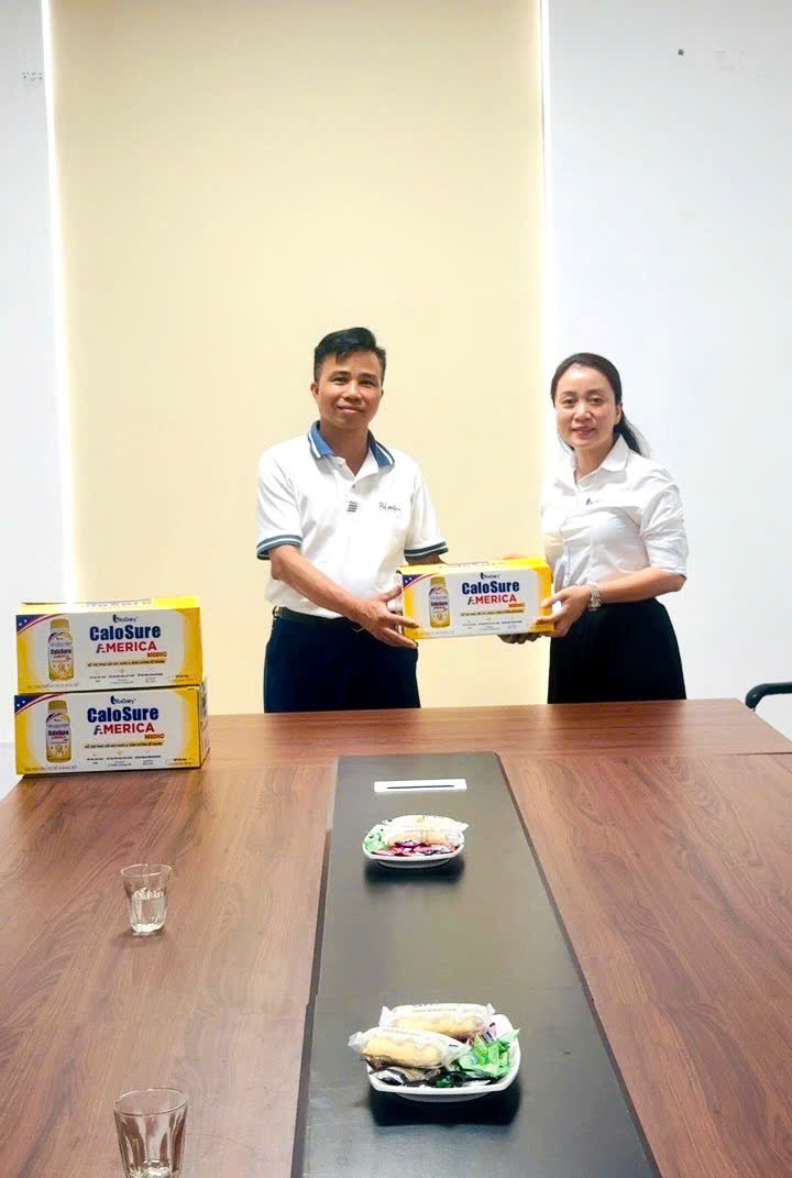 CÔNG TY CỔ PHẦN SỮA VITADAIRY VIỆT NAM THĂM HỎI, TẶNG QUÀ