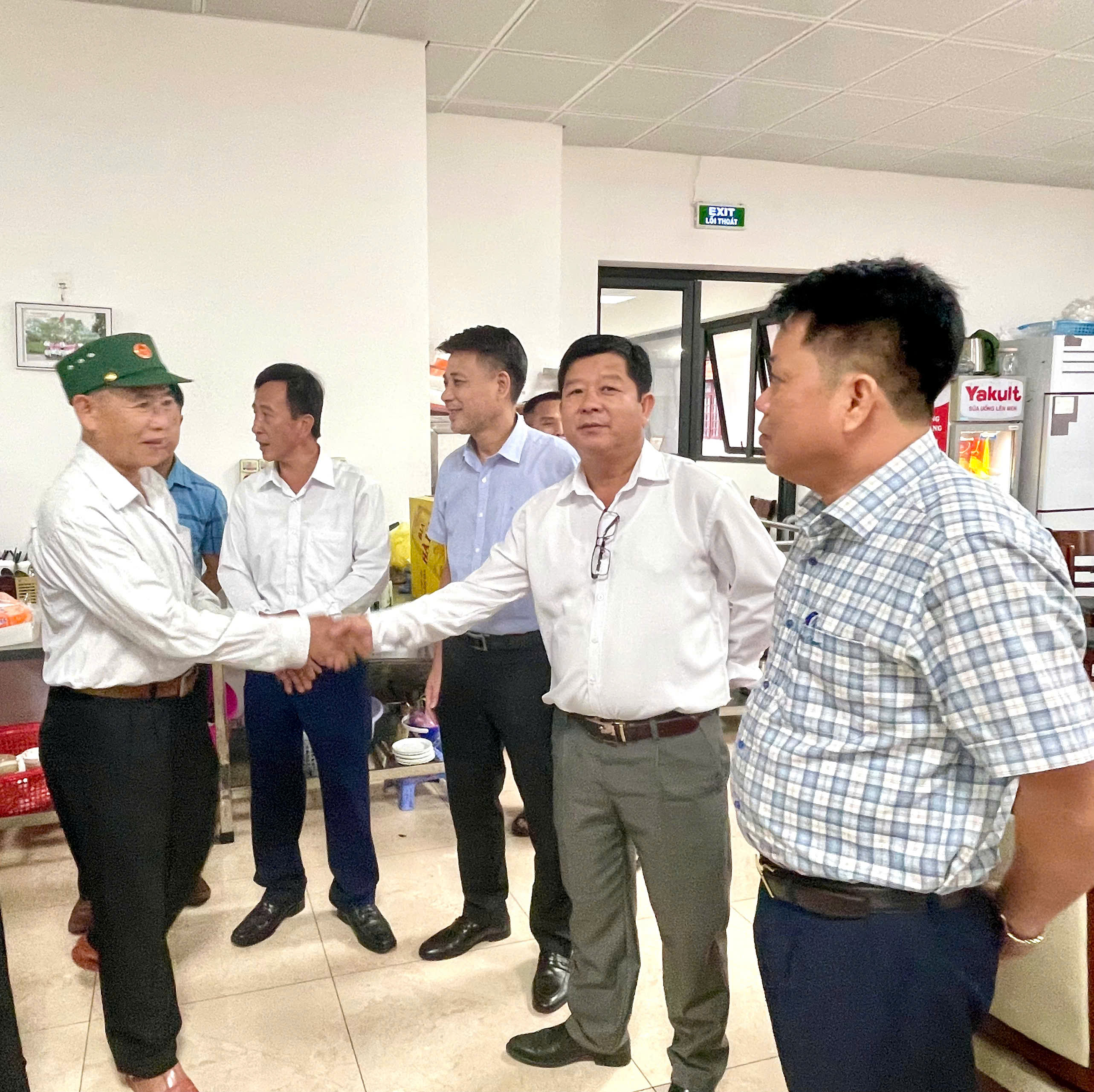 LÃNH ĐẠO XÃ ĐẠI ĐỒNG THĂM, ĐỘNG VIÊN ĐOÀN ĐIỀU DƯỠNG SỐ 14
